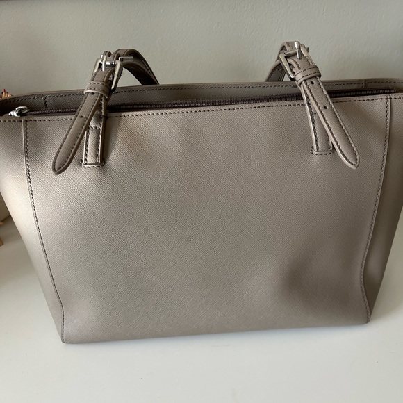 Pale dusty rose leather color Tory Burch bag - Picture 8 of 10